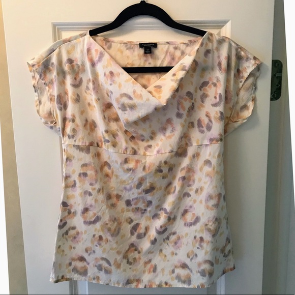 Ann Taylor silk blouse in blush pattern - Picture 2 of 5